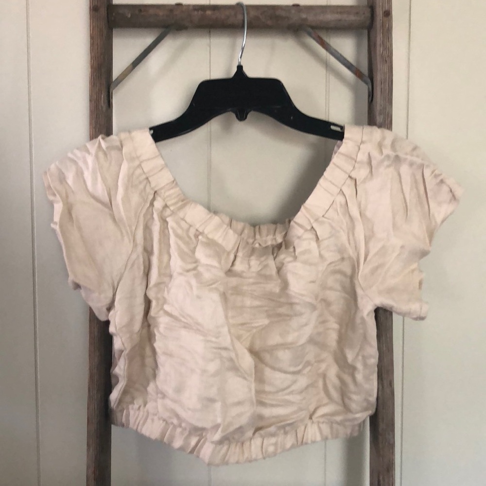 CREAM OFF THE SHOULDER CROP TOP SIZE S
